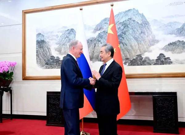 Image from DeepState's post on Wang Yi's meeting with Nikolai Patrushev in Beijing. Credit: DeepStateUA (Telegram)