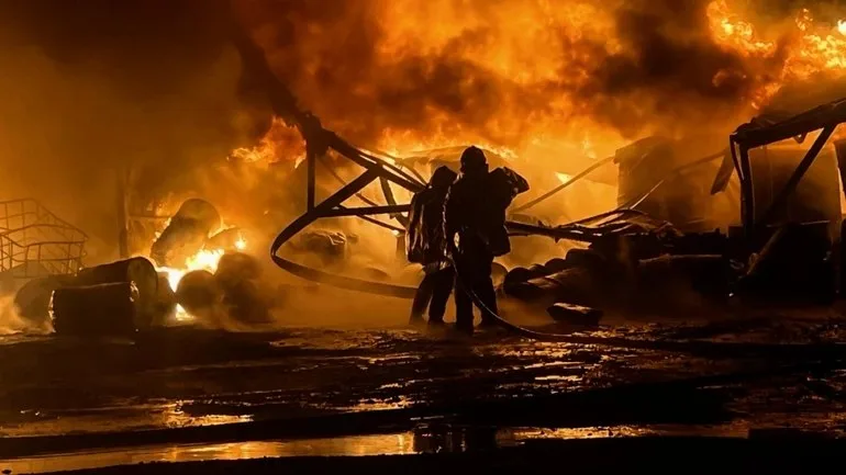 Photo published by Ekonomichna Pravda with its report on the destroyed KSM Protek lubricants plant